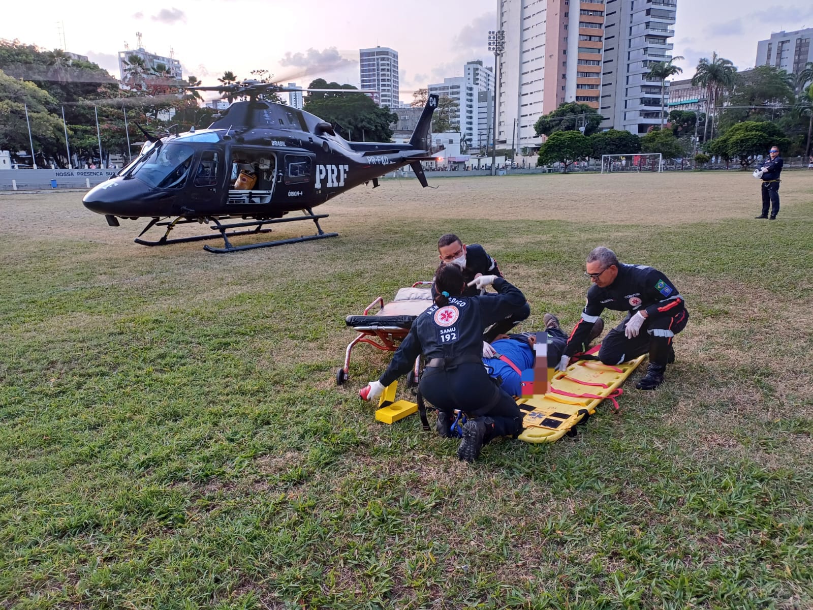 Carro Capota E Motorista Resgatado De Helic Ptero Em Alian A R Dio